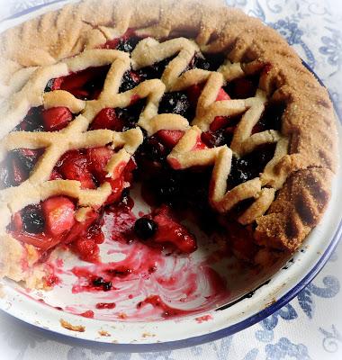 Apple and Blackcurrant Pie