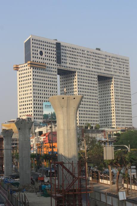 DAILY PHOTO: The Elephant Building [Chang Building]