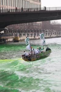 chicago river dyeing st. patrick's day