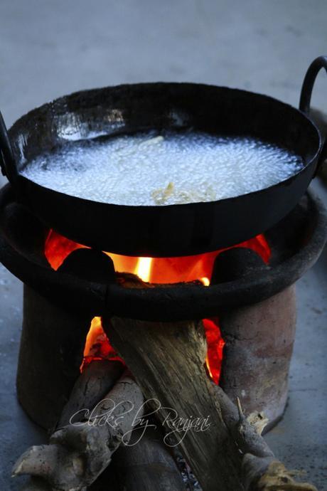 murukku-making-in-wood-fire