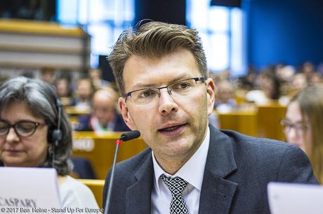 Député Européen - Stand Up For Europe - Parlement européen - Photo by Ben Heine