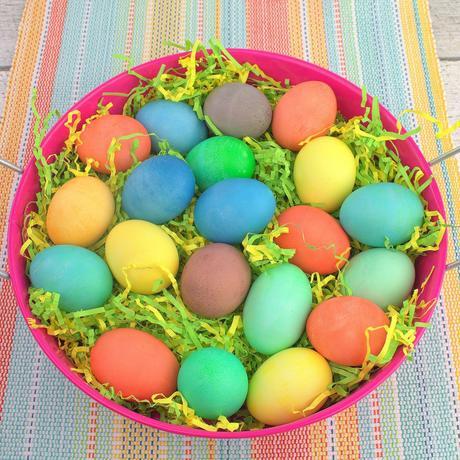 Easter Egg Cooking and Dyeing Tips and Tricks #EasterRecipes Dyed Easter Eggs