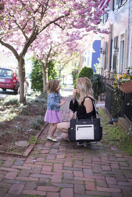 Why I still carry a diaper bag for my preschoolers: Want to know the secret to going ANYWHERE with busy preschoolers. Read on :) 