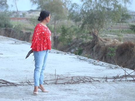 Pictures of personal outfit of an Indian Blogger Jiya Mishra Saklani of Shopping, Style and Us. - Thrifted Top, GAP Girlfriend Jeans, Dorothy Perkins Lace-up Pumps