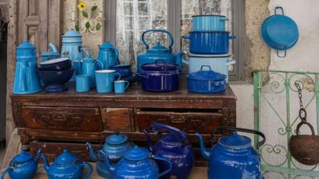 Blue pottery at Mirza Ismail Road