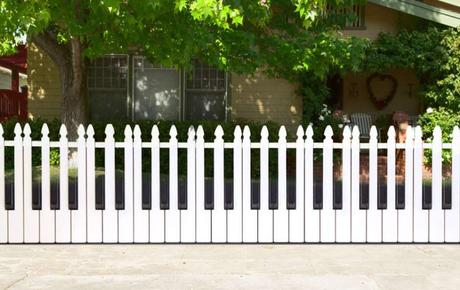 25+ Ideas for Decorating your Garden Fence (DIY)