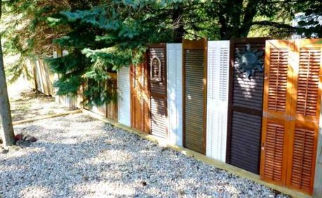 25+ Ideas for Decorating your Garden Fence (DIY)