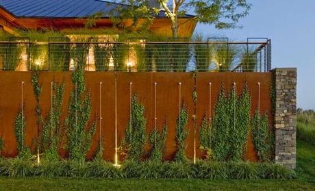 25+ Ideas for Decorating your Garden Fence (DIY)