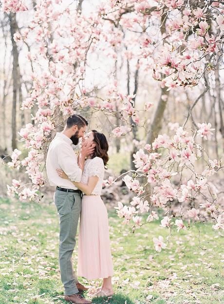 Pretty spring engagement session
