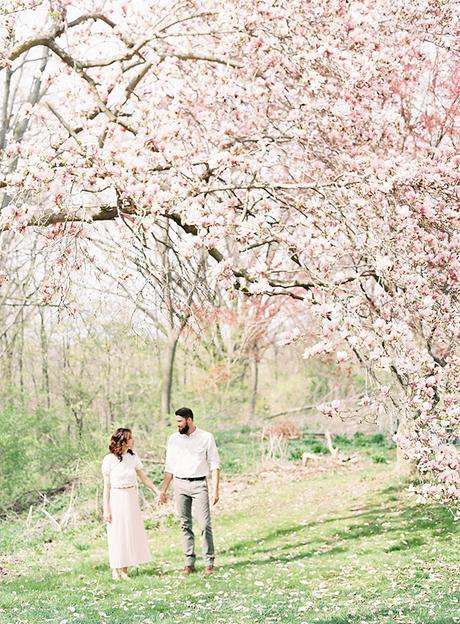 Pretty spring engagement session