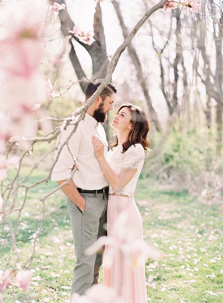 Pretty spring engagement session