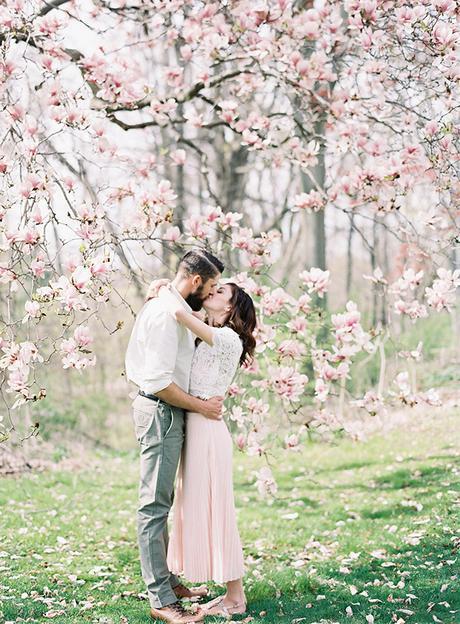 Pretty spring engagement session
