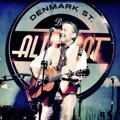 #JeffBeck vs #JulieAndrews: An Open And Shut Case on The Rock'n'Roll #London #Pub Walk With Live Music #JeffBeck vs #JulieAndrews: An Open And Shut Case on The Rock'n'Roll #London #Pub Walk With Live Music