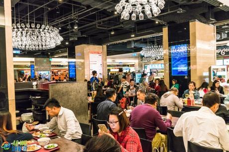 Food court in Taipei 101