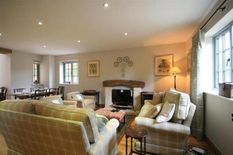 Make Your Vacation Special At Kingham By Staying At Manor Cottages