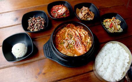 Get A Korean Dining Experience In Wang Dae Bak Pocha At 10% Off