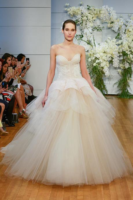 Monique Lhuillier wedding dresses | 2018 Bridal Show