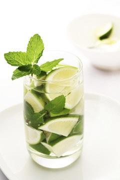 lime wedges in water for vitamin c