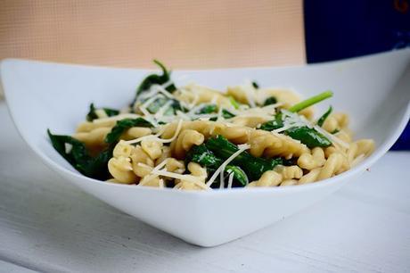 5 Ingredient Spinach And Parmesan Pasta!