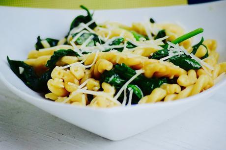 5 Ingredient Spinach And Parmesan Pasta!