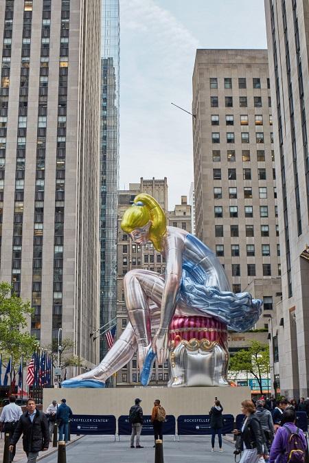 Seated Ballerina by Jeff Koons on view May 12 – June 2, 2017 at Rockefeller Center