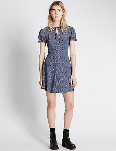 Ladies!! Don’t Search For Dresses Elsewhere But Just Buy It From Here!!