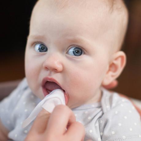 guide to clean baby's tongue