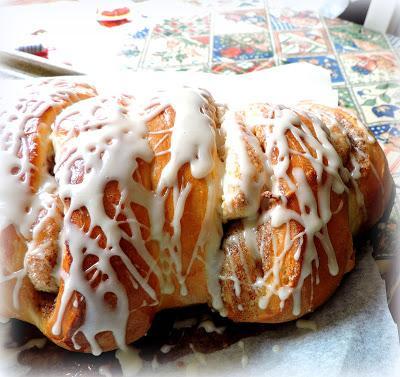 Pull Apart Cinnamon Roll Bread