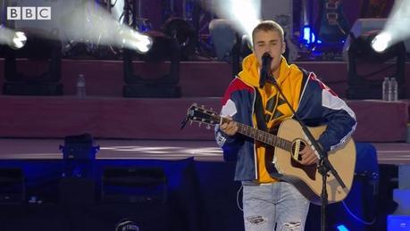 Justin Bieber Fights Back Tears “God Is Good In The Midst Of The Darkness” At Manchester Concert
