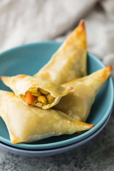 These healthy baked cauliflower chickpea samosas can be baked and stored in the freezer for an easy grab and go snack. These samosas use egg roll wrappers, which cuts out a huge amount of prep work.