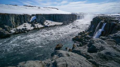 Iceland Waterfalls – A Guide to 7 of Our Favorite Cascades