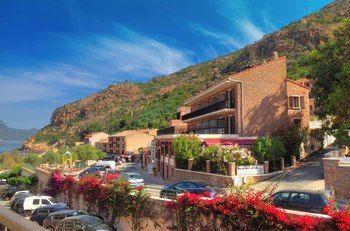 Galeria Is Worth Visiting Having Many Beautiful Localities