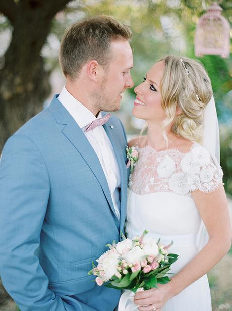 Beautiful destination wedding with pastel colors | Gemma & Sean destination-wedding-pastel-colors-1