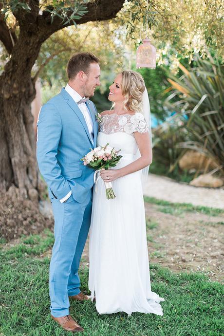 Beautiful destination wedding with pastel colors | Gemma & Sean destination-wedding-pastel-colors-3