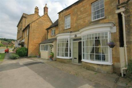 Planning The Vacation Trip And In The Dilemma Of Where To Keep Your Pets? Break The Dilemma And Bring Them Along!!