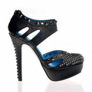 Jenny McCarthy is BACK for Shoedazzle!