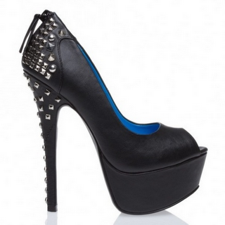 Jenny McCarthy is BACK for Shoedazzle!