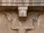 Double horse column capital