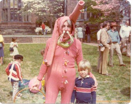 13 Awful Easter Bunny Family Photos