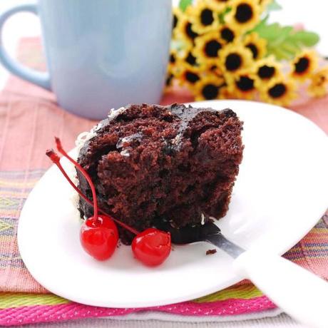 Chocolate Sheet Cake & Sour Cream Chocolate Frosting - Paperblog