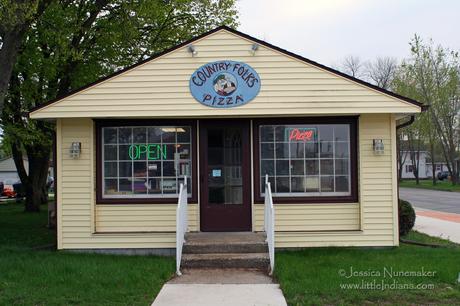 Country Folks Pizza: Kouts, Indiana