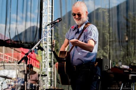 Blue Rodeo keeps ’em thirsty on a hot Friday night in Banff
