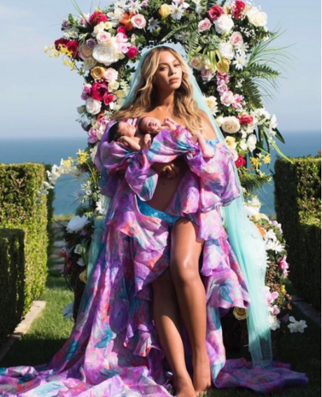 BEYONCE BREAKS THE INTERNET (AGAIN) WITH THE FIRST PHOTO OF THE  CARTER TWINS IN THE GARDEN OF HER MALIBU HOME