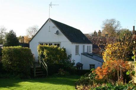 Visit Strat-Ford-Adon Town And Stay In Exquisite Cottages!
