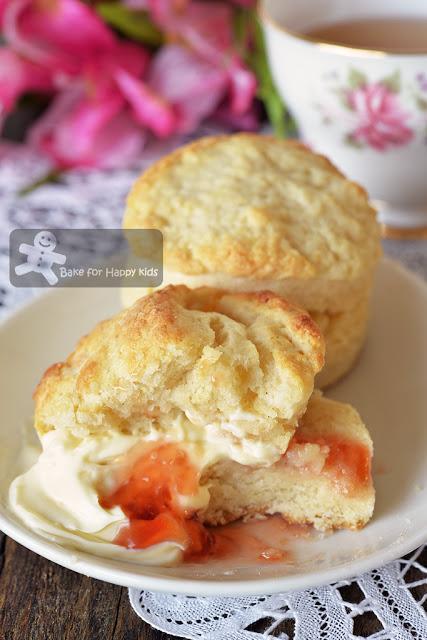 Cream Scones (Anneka Manning)