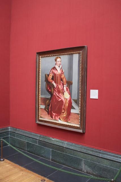 In & Around #London… Red London #Photoblog