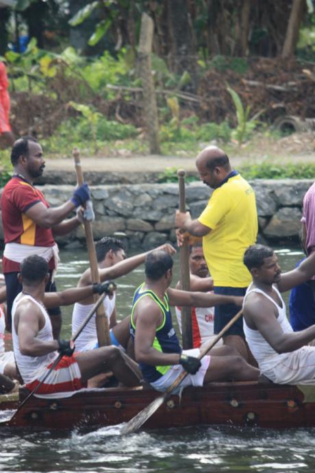 DAILY PHOTO: It Takes A Village to Row a Boat Keralan Style