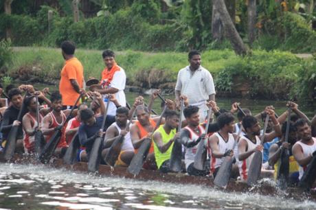 DAILY PHOTO: It Takes A Village to Row a Boat Keralan Style