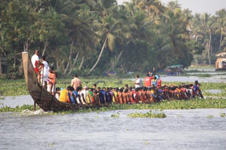 DAILY PHOTO: It Takes A Village to Row a Boat Keralan Style