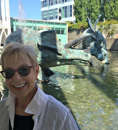 Dinosaur sculpture fountain at Pacific Science Center in Seattle. Details at une femme d'un certain age.